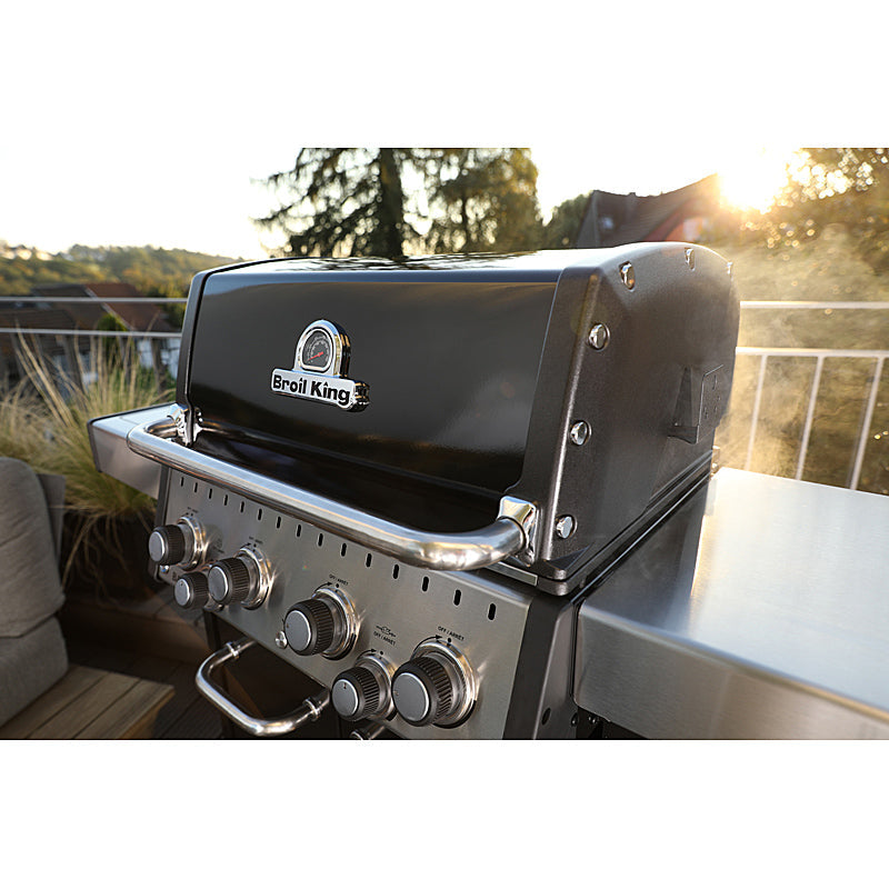 Broil King Baron 490 Black Gasgrill 4 Brenner 11,4 kW mit Drehspieß & Gussrosten – Bild 24